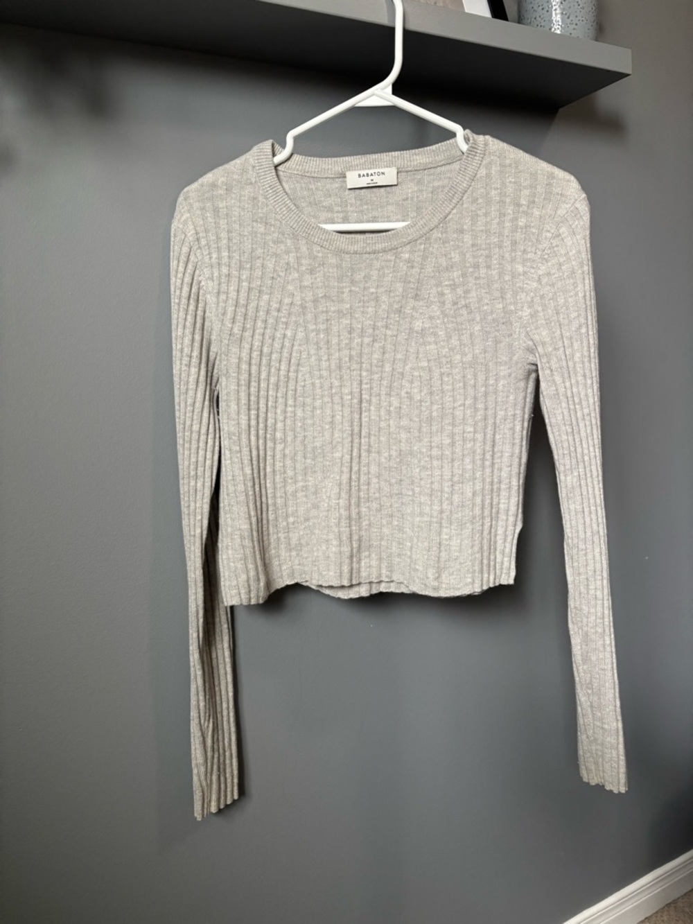 Aritzia Babaton Light Gray Ribbed Long-Sleeve Crop Sweater